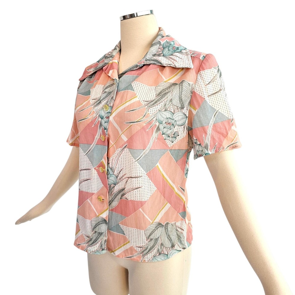 Vintage 1970s Hawaiian Print Shirt Pastel Pink Blue Floral Pointed Collar Button